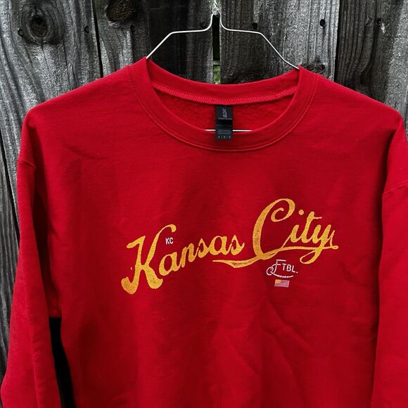 Kansas City Chiefs Football Crewneck Sweatshirt Unisex Medium Red Script Flag - Picture 3 of 16